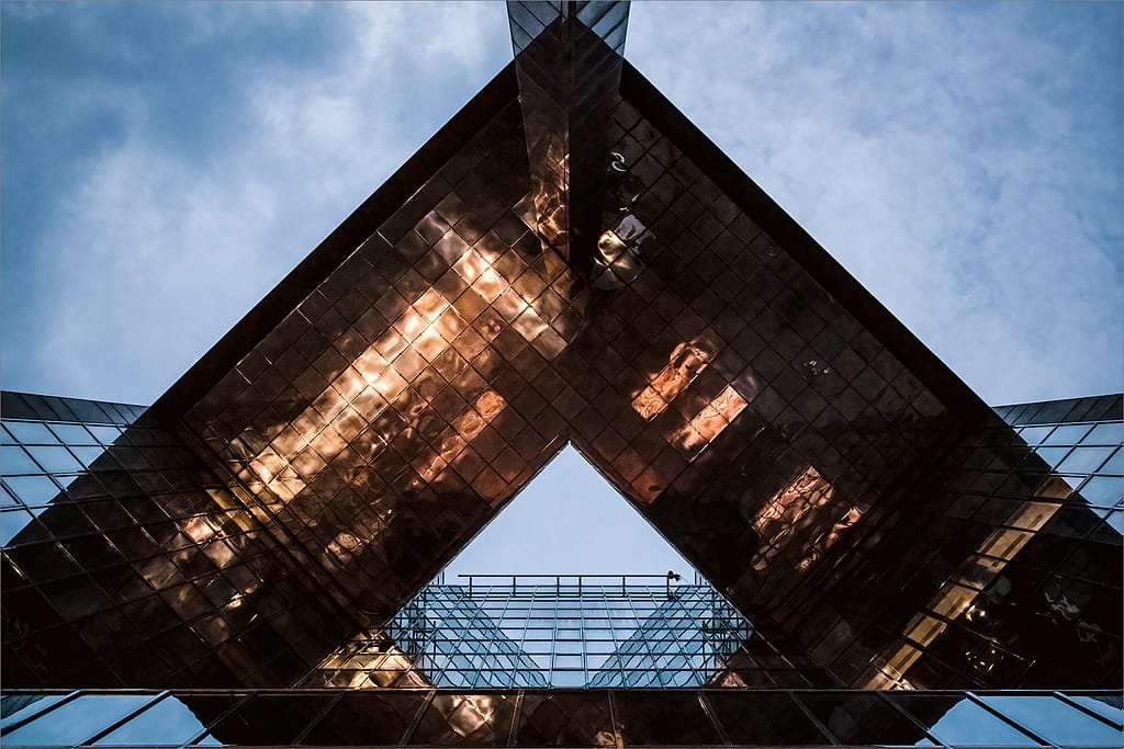 18 LOOKING UP IN LONDON by Lee Odell