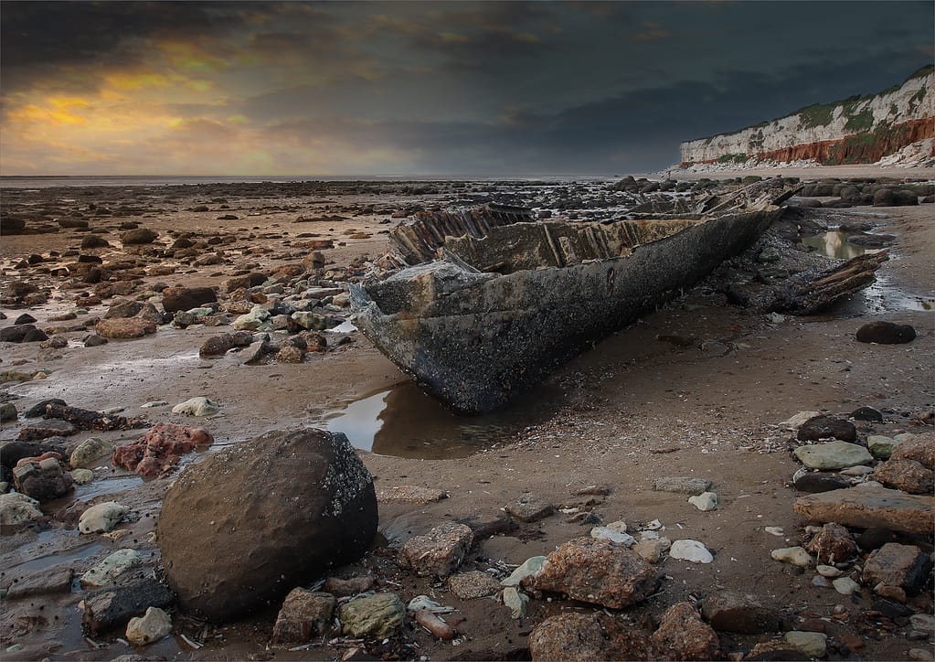 19 WRECK ON THE ROCKS by Roger Green