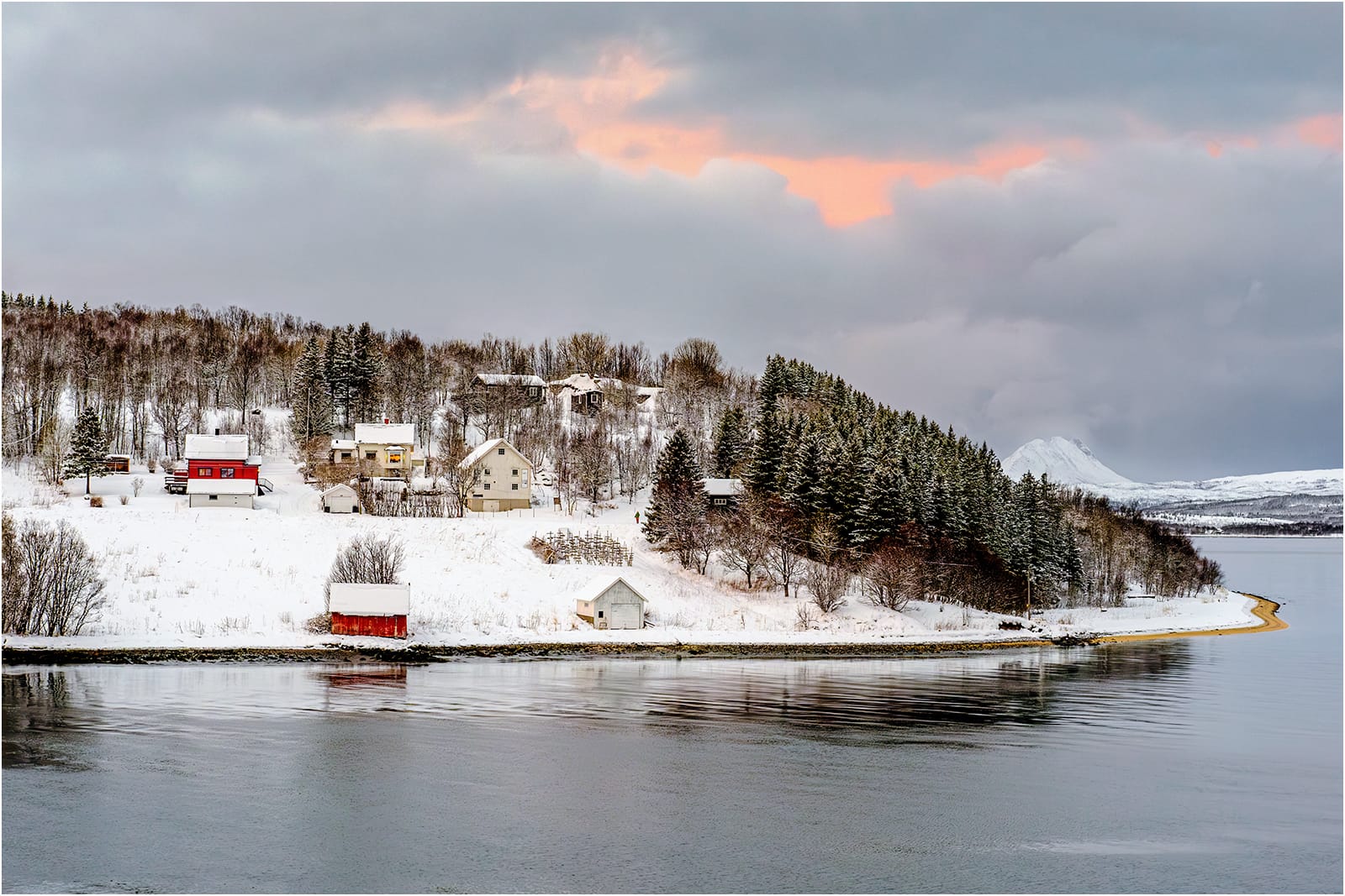 21 LIFE IN THE ARCTIC CIRCLE by Richard Burn