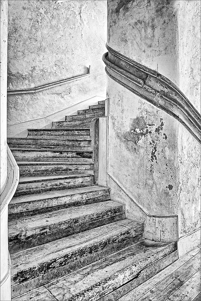 18 THE STAIRCASE by Belinda Wilson