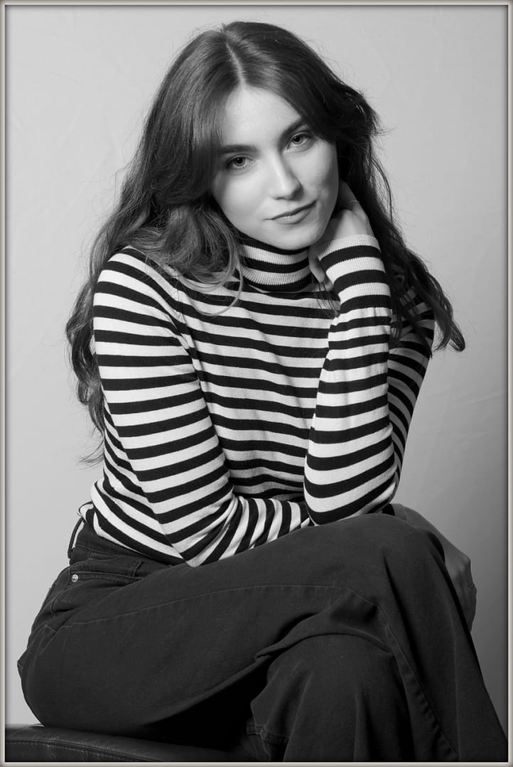 19 THE GIRL IN THE STRIPY TOP by Ben Peet