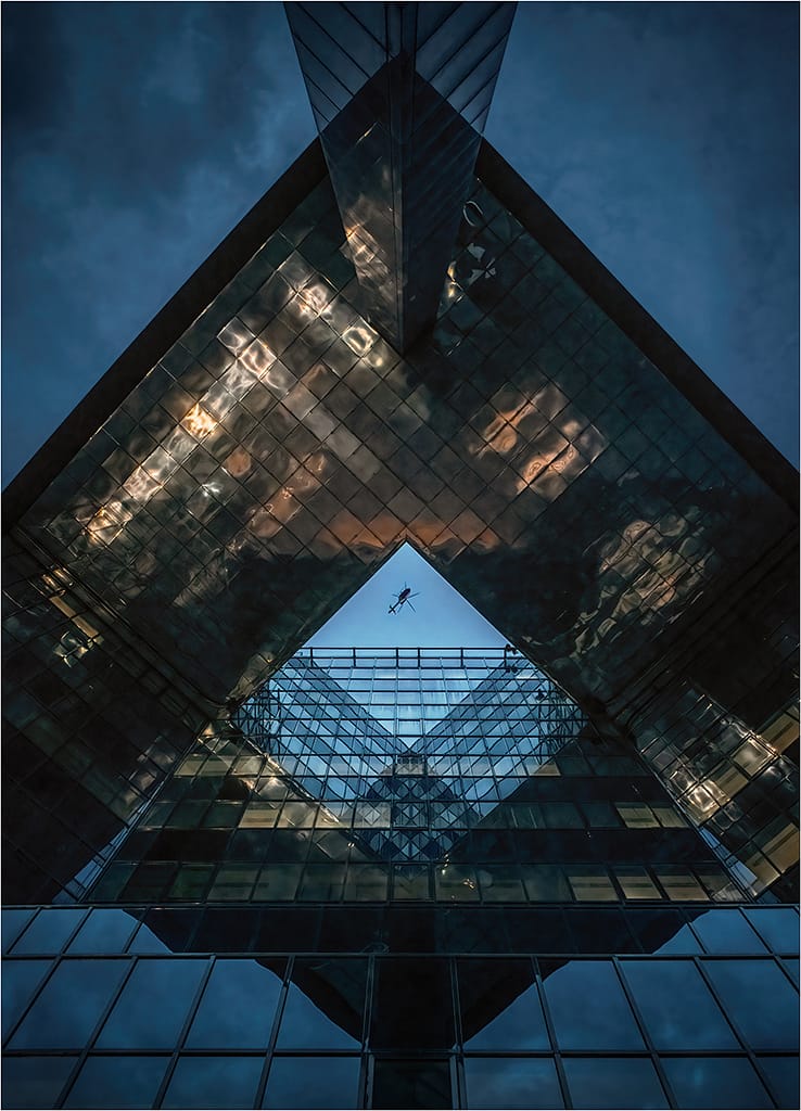 20 LOOK UP AT NO1 LONDON BRIDGE by Lee Odell