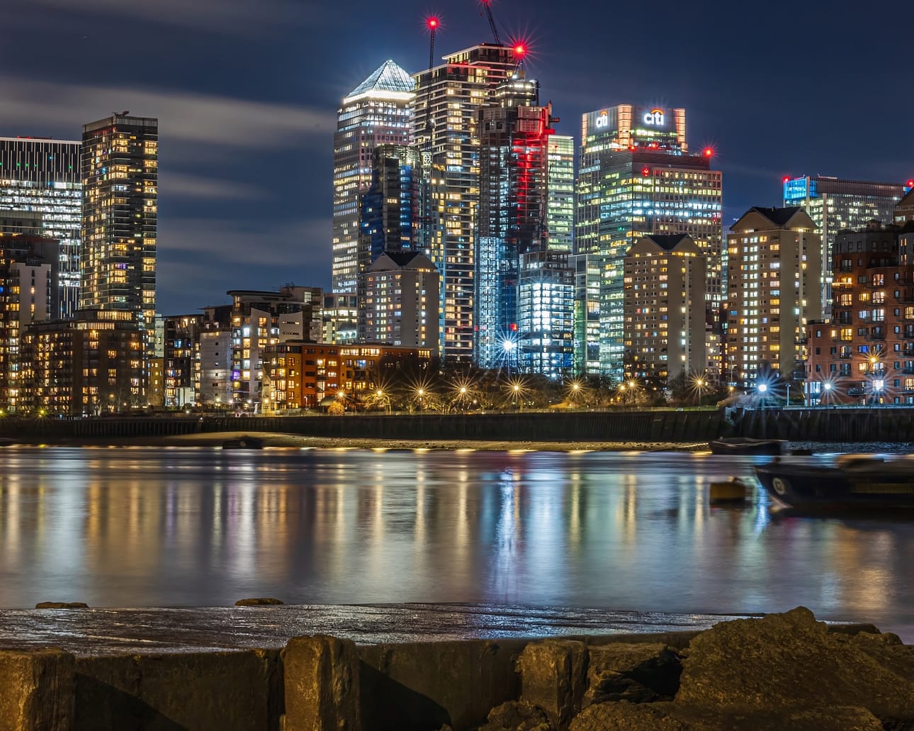 21 CITY OF GLASS AND LIGHT by Ian Gutteridge