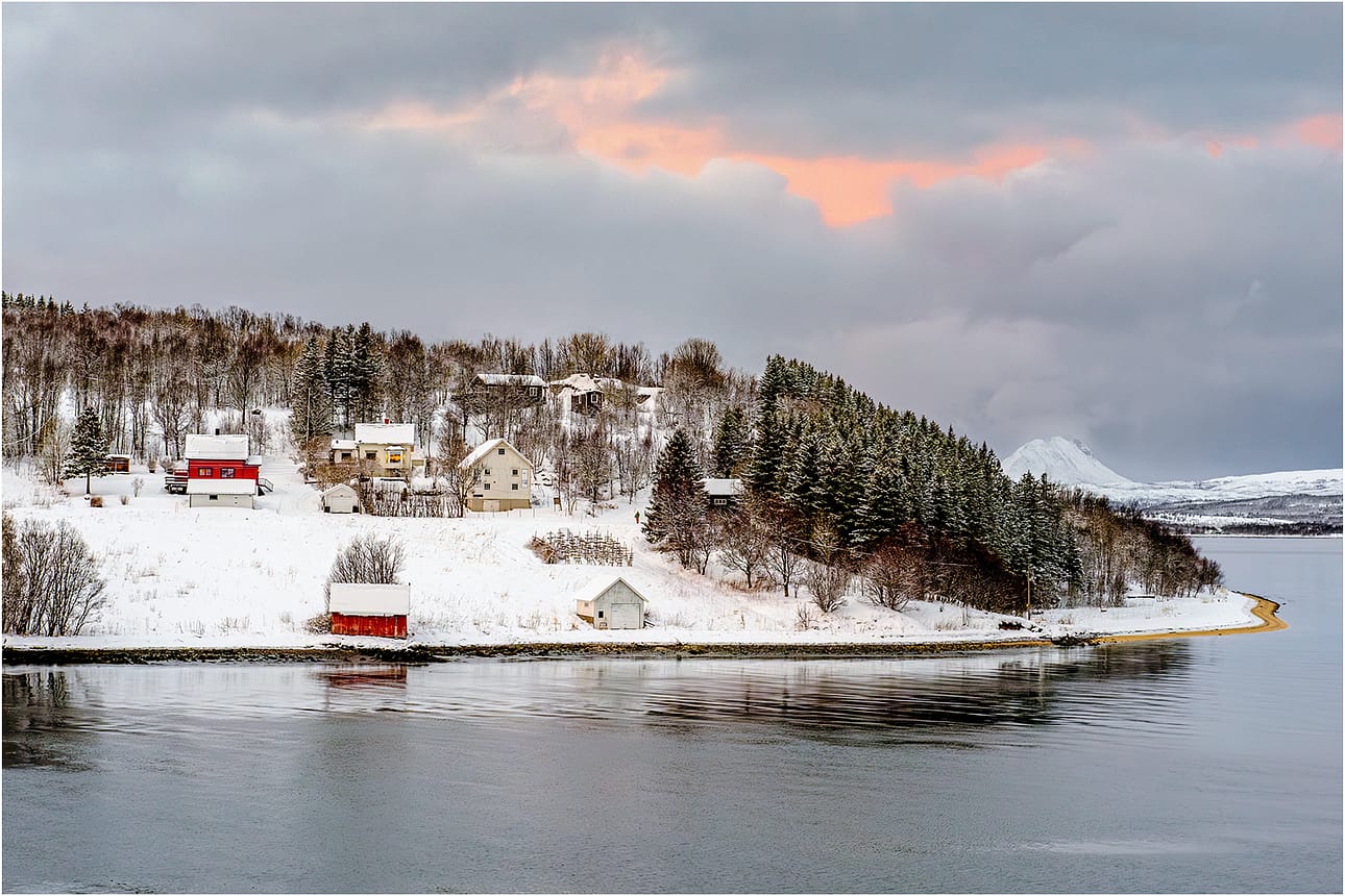 21 LIFE IN THE ARCTIC CIRCLE by Richard Burn